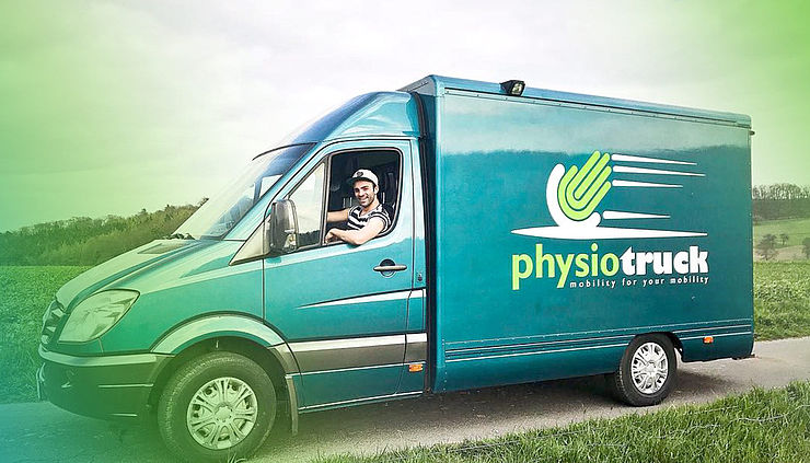 Erfan Barogh in seinem Physio-Truck